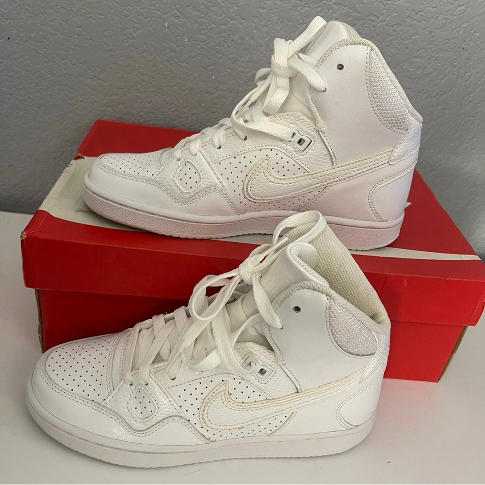 Nike Women's Son of Force Mid Size 6.5 SKU 616303-115